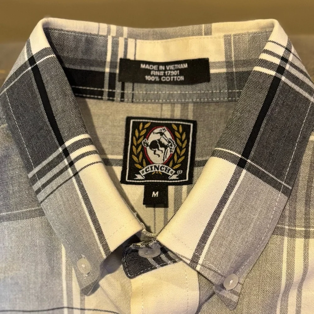 47. Cinch Men's Plaid Button-Down Rodeo Shirt, Size M - Picture 4 of 4